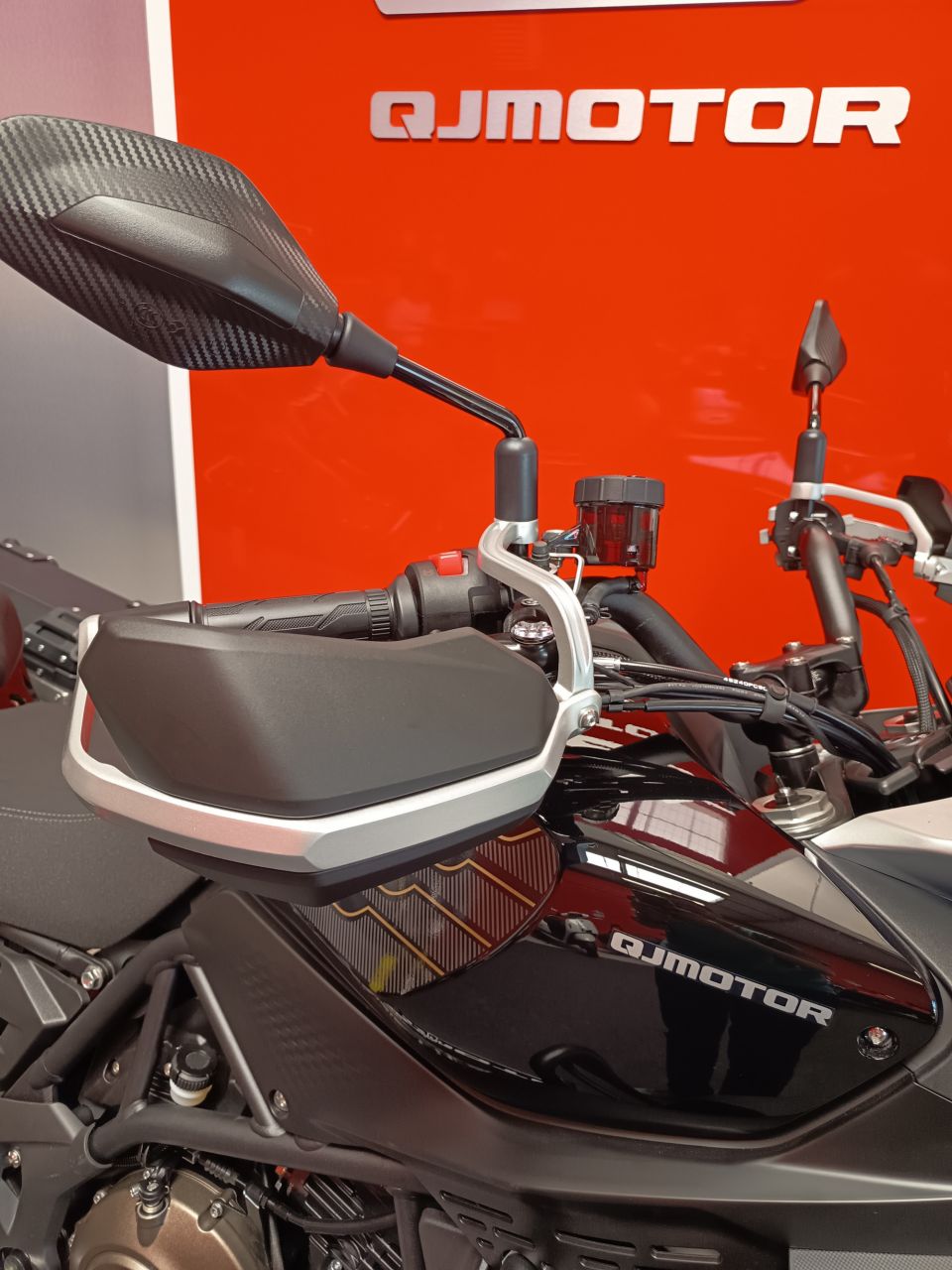 QJ MOTOR SRT 700 X TOURING 4