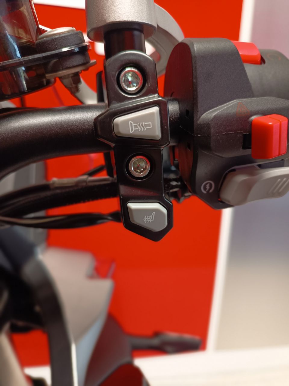 QJ MOTOR SRT 700 X TOURING 4