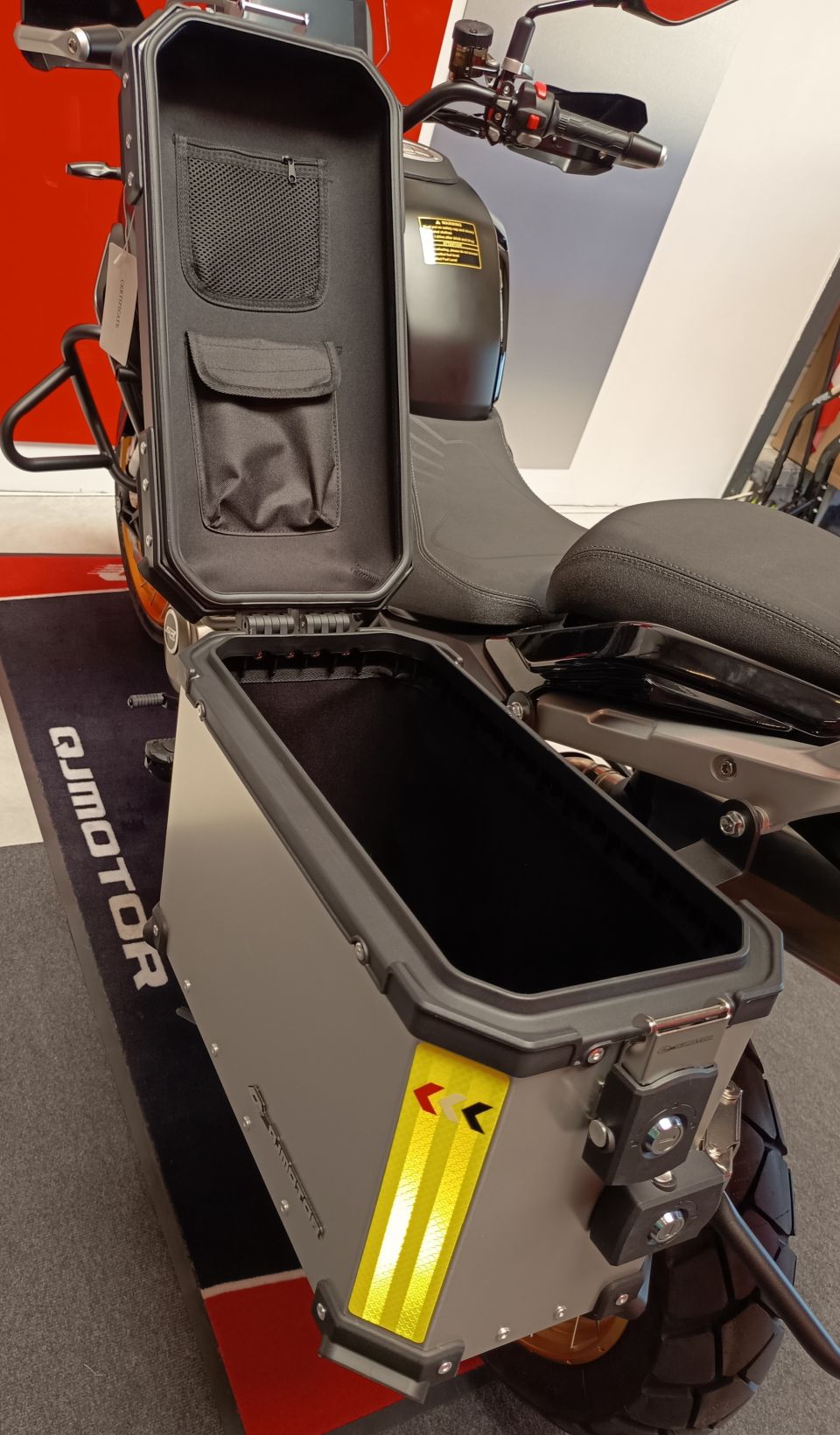 QJ MOTOR SRT 700 X TOURING 4