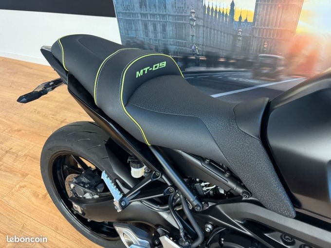 YAMAHA MT-09 4