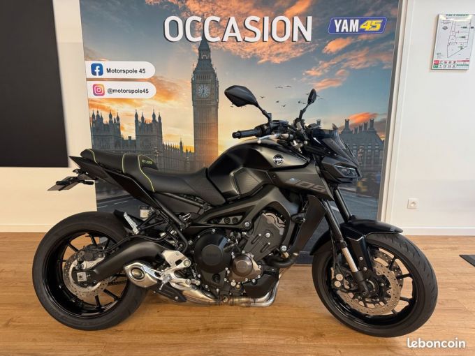 YAMAHA MT-09 4