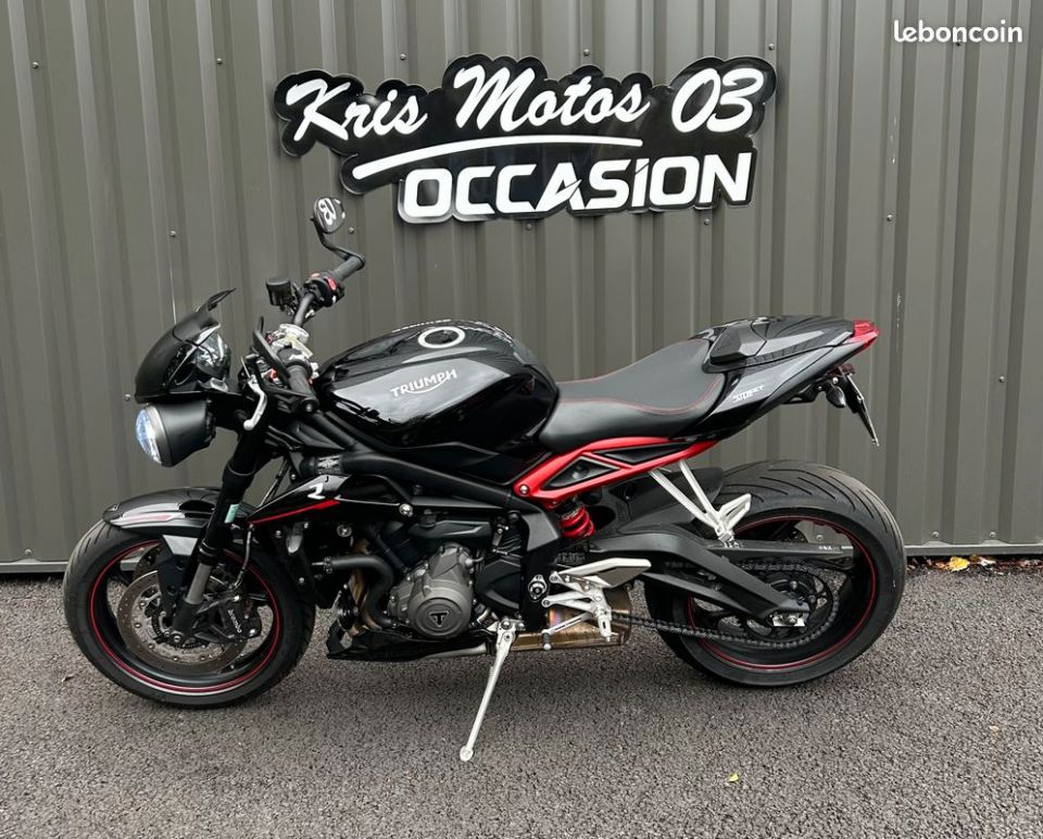 TRIUMPH STREET TRIPLE 675 R 4