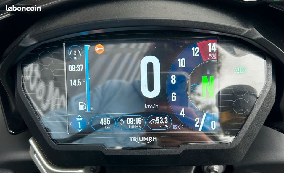 TRIUMPH STREET TRIPLE 675 R 4