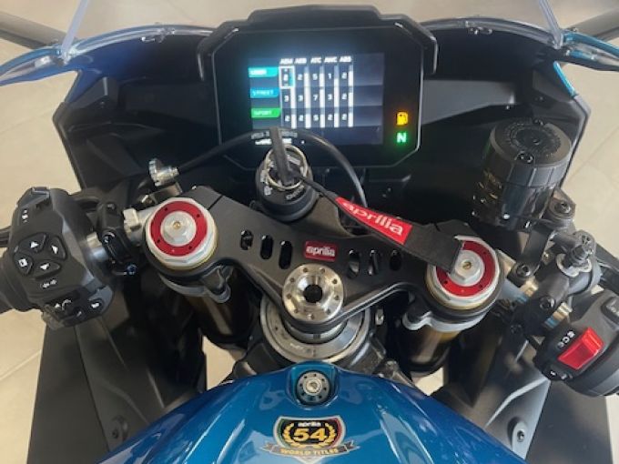 APRILIA RSV4 1100 4