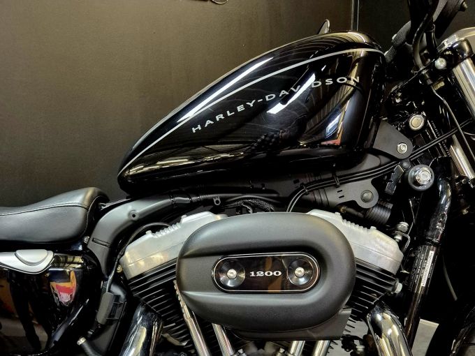 HARLEY-DAVIDSON SPORTSTER NIGHTSTER 1200 4