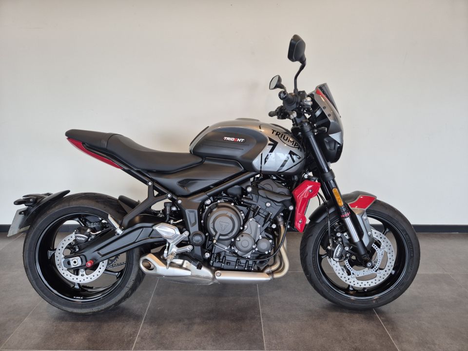 TRIUMPH TRIDENT 660 4