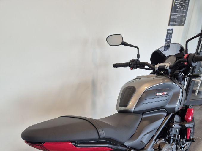 TRIUMPH TRIDENT 660 4
