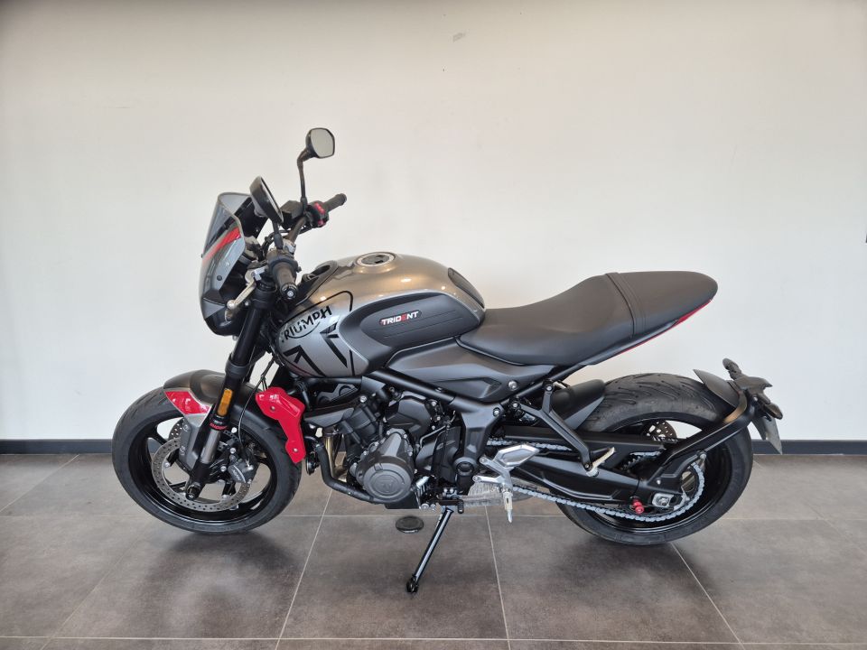 TRIUMPH TRIDENT 660 4