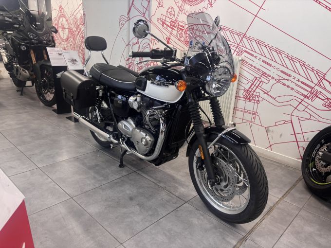 TRIUMPH BONNEVILLE T120 4
