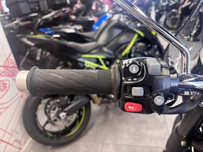 TRIUMPH BONNEVILLE T120 4