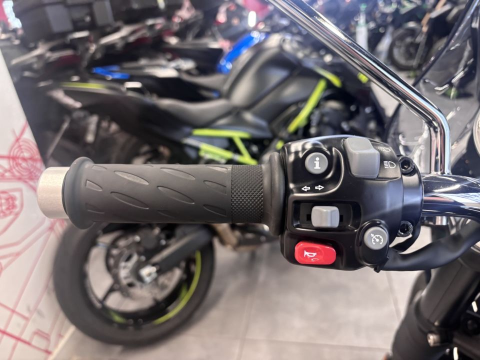 TRIUMPH BONNEVILLE T120 4