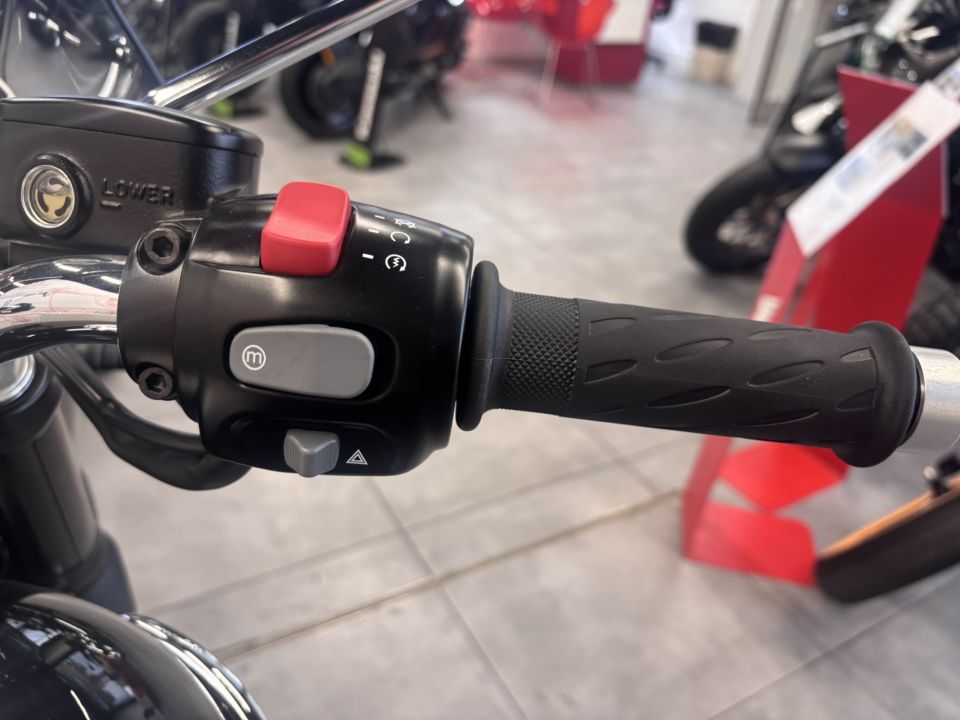 TRIUMPH BONNEVILLE T120 4