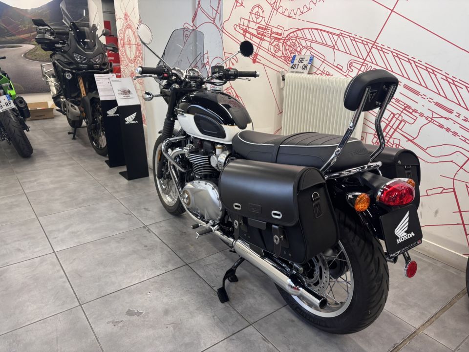 TRIUMPH BONNEVILLE T120 4