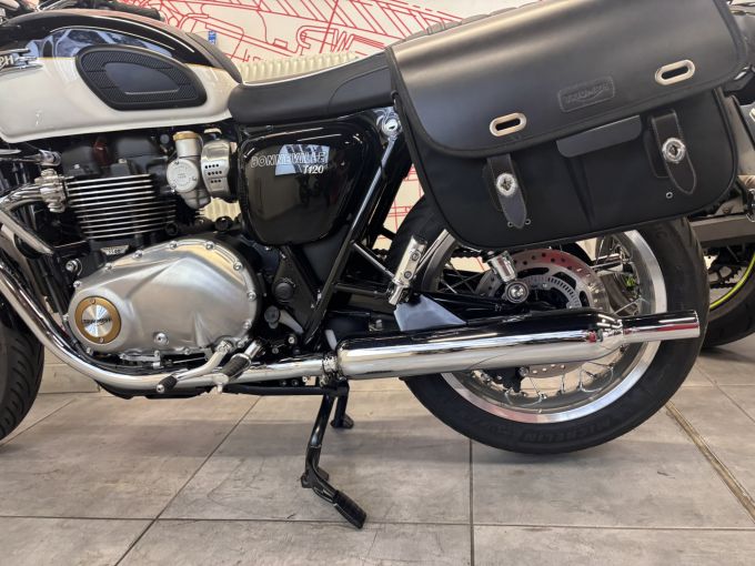 TRIUMPH BONNEVILLE T120 4