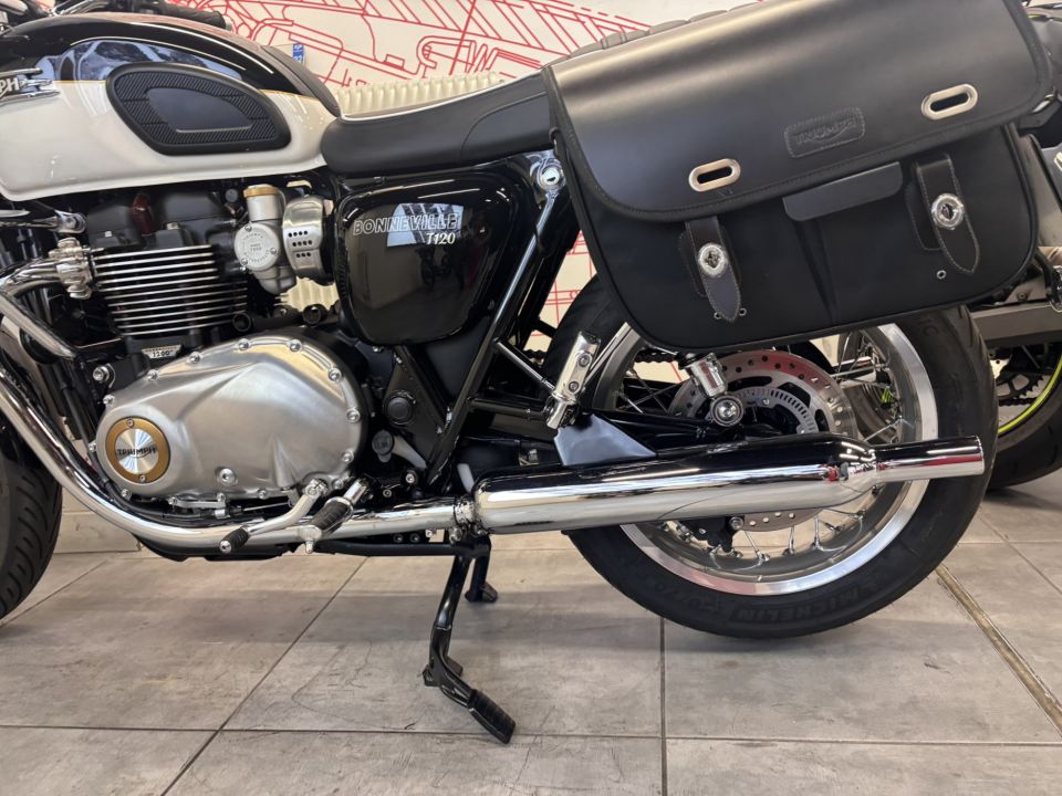 TRIUMPH BONNEVILLE T120 4