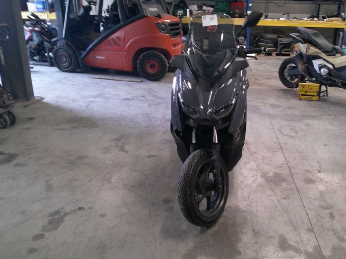 YAMAHA X-MAX 125 4