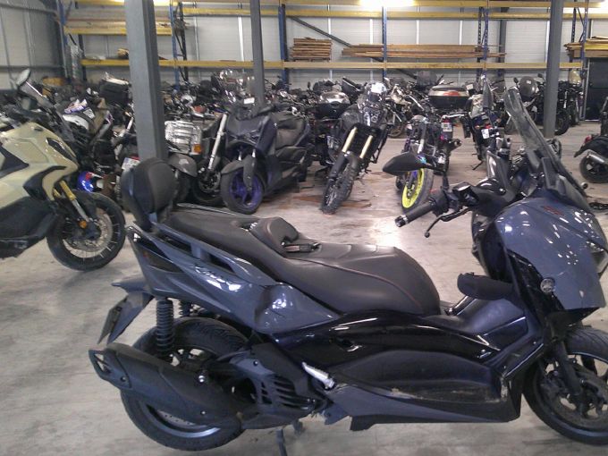 YAMAHA X-MAX 125 4