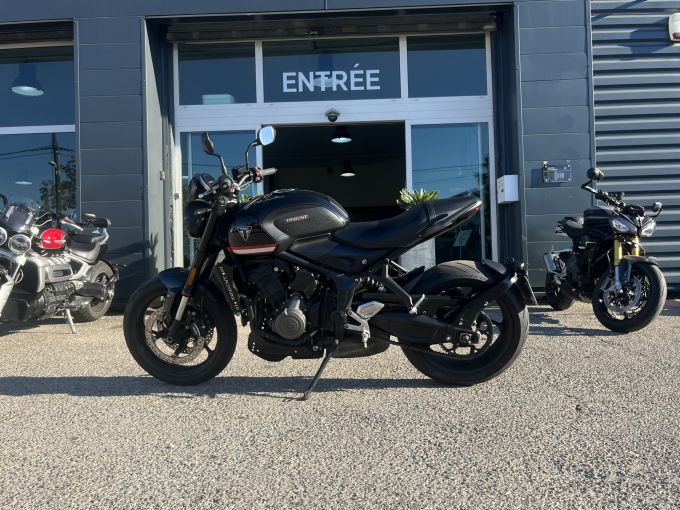 TRIUMPH TRIDENT 660 4