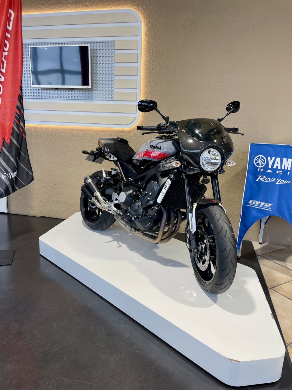 YAMAHA XSR 900 ABARTH 4