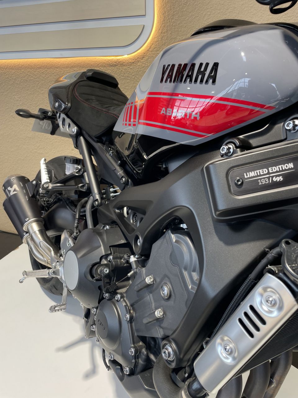 YAMAHA XSR 900 ABARTH 4