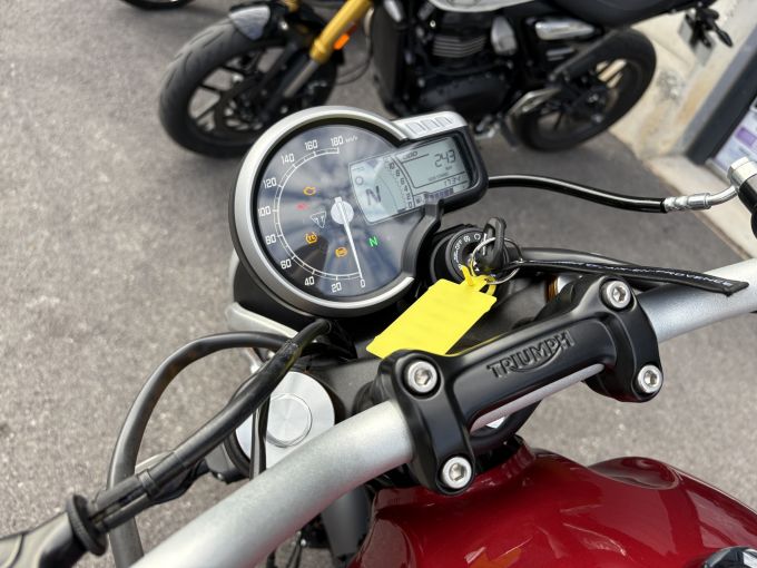 TRIUMPH SPEED 400 4