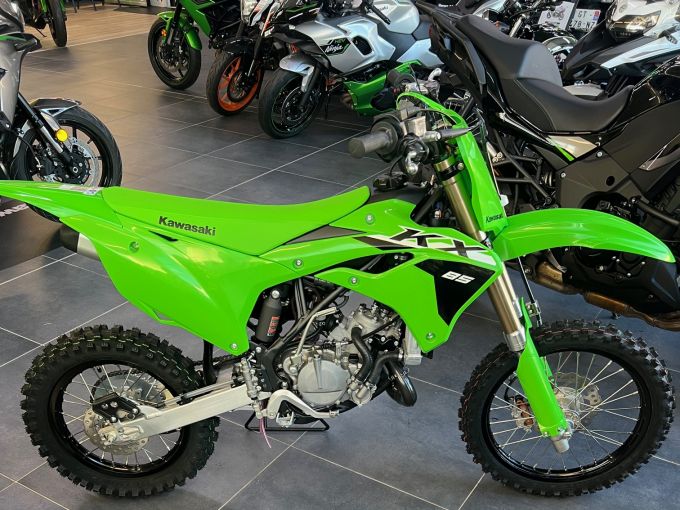 KAWASAKI KX 4