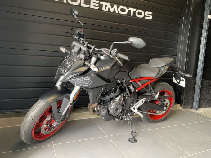 SUZUKI GSX-8S 4