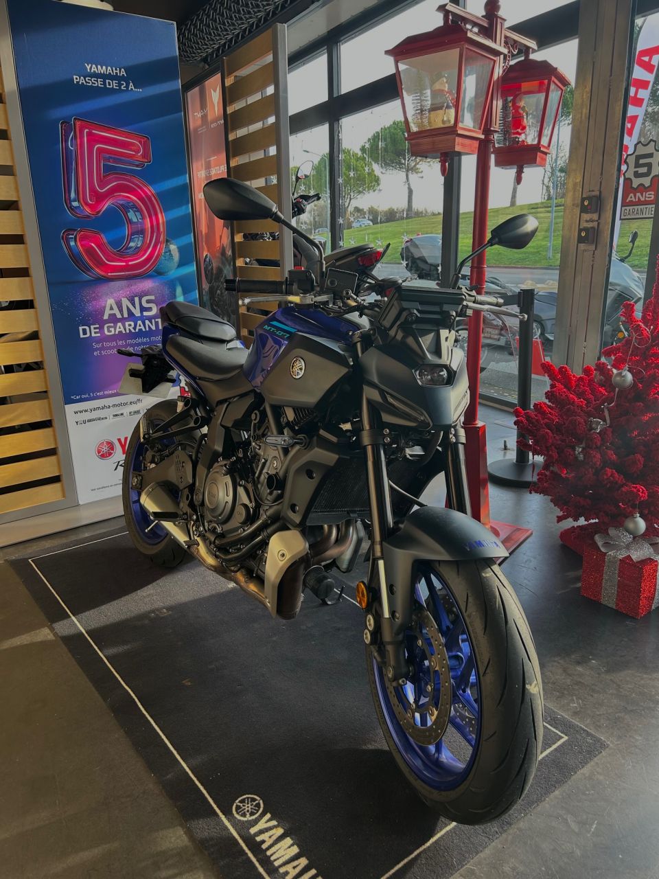 YAMAHA MT-07 4