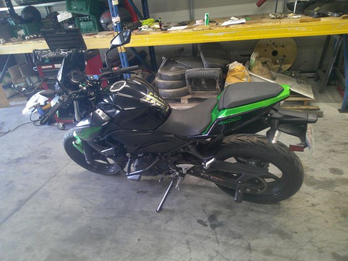KAWASAKI Z400 4