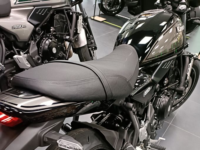 KAWASAKI Z650 RS NEUF O KMS A SASIR GARANTIE 4 ANS COULEUR 24 4