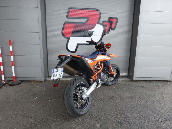 KTM 690 SMC R 2024 4