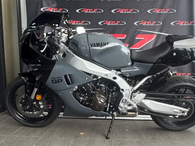 YAMAHA XSR 900 ABS 4