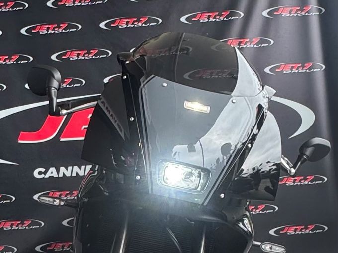 YAMAHA XSR 900 ABS 4