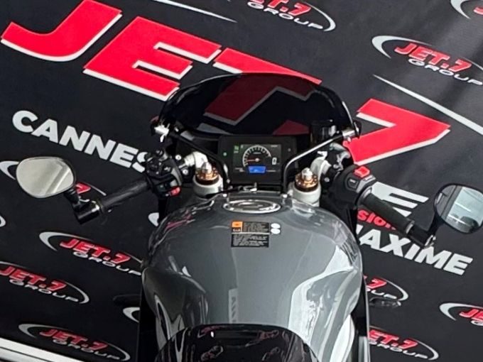 YAMAHA XSR 900 ABS 4