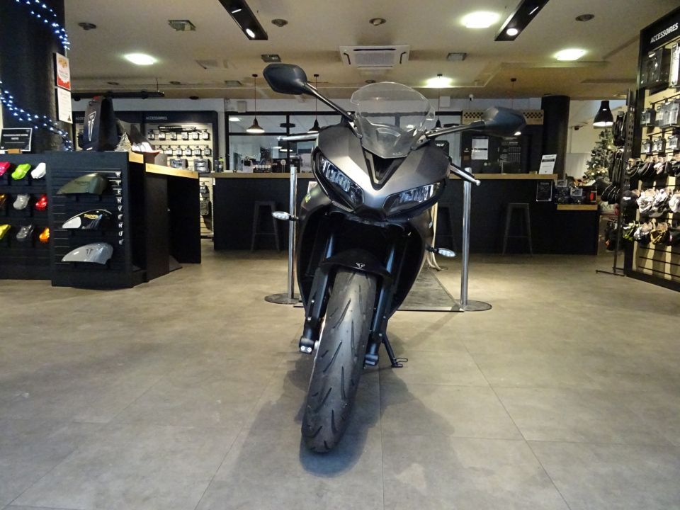 TRIUMPH 	DAYTONA 660 4