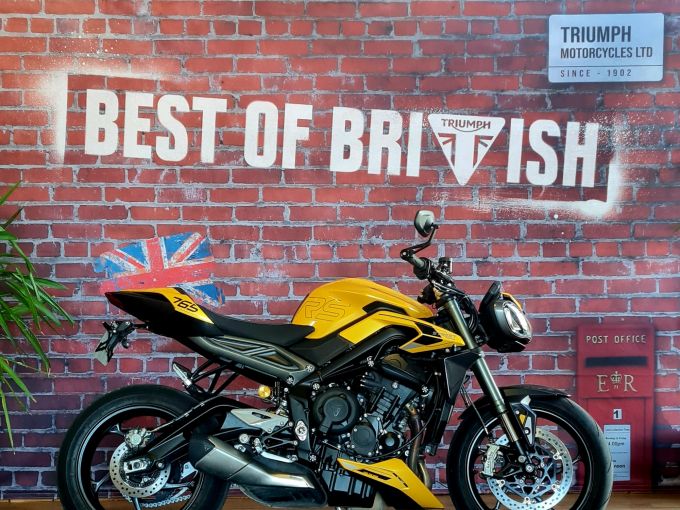 TRIUMPH STREET TRIPLE 765 RS 4