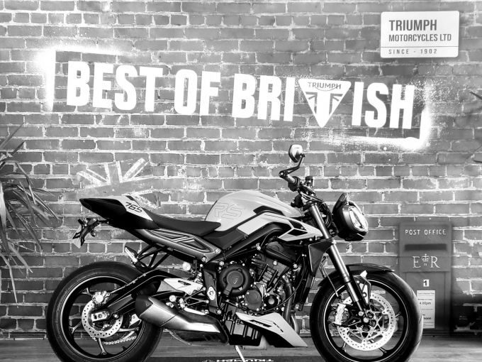 TRIUMPH STREET TRIPLE 765 RS 4