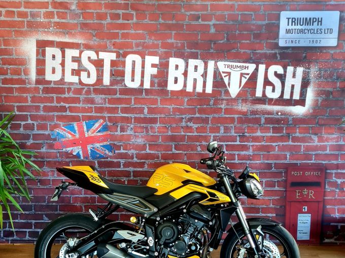 TRIUMPH STREET TRIPLE 765 RS 4
