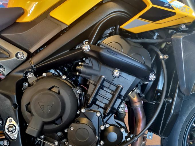 TRIUMPH STREET TRIPLE 765 RS 4