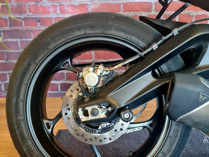 TRIUMPH STREET TRIPLE 765 RS 4