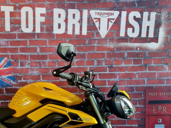 TRIUMPH STREET TRIPLE 765 RS 4