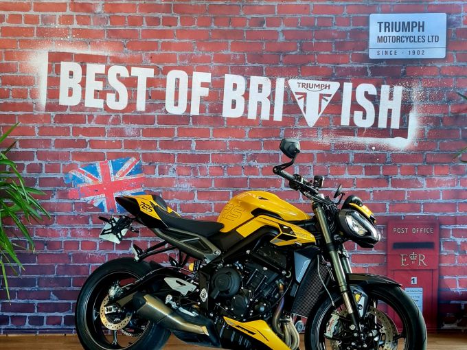 TRIUMPH STREET TRIPLE 765 RS 4