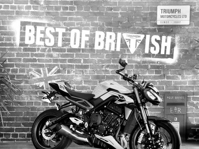 TRIUMPH STREET TRIPLE 765 RS 4