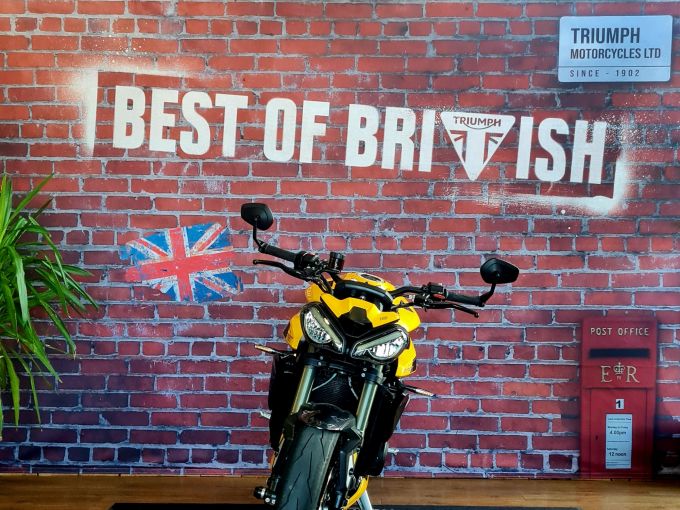 TRIUMPH STREET TRIPLE 765 RS 4