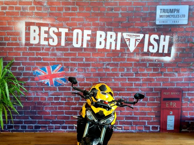 TRIUMPH STREET TRIPLE 765 RS 4