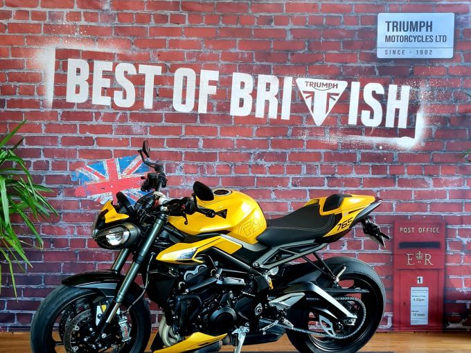 TRIUMPH STREET TRIPLE 765 RS 4