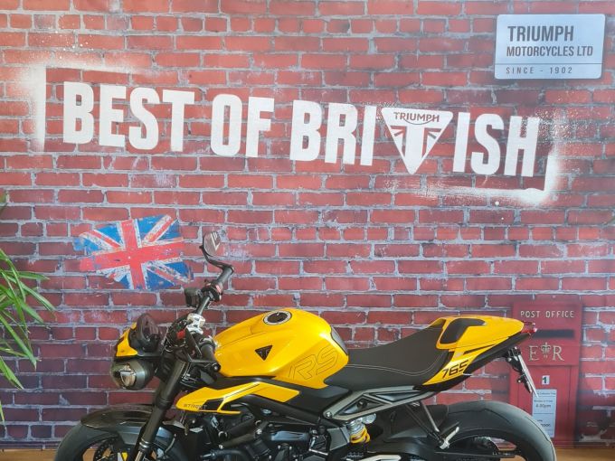 TRIUMPH STREET TRIPLE 765 RS 4