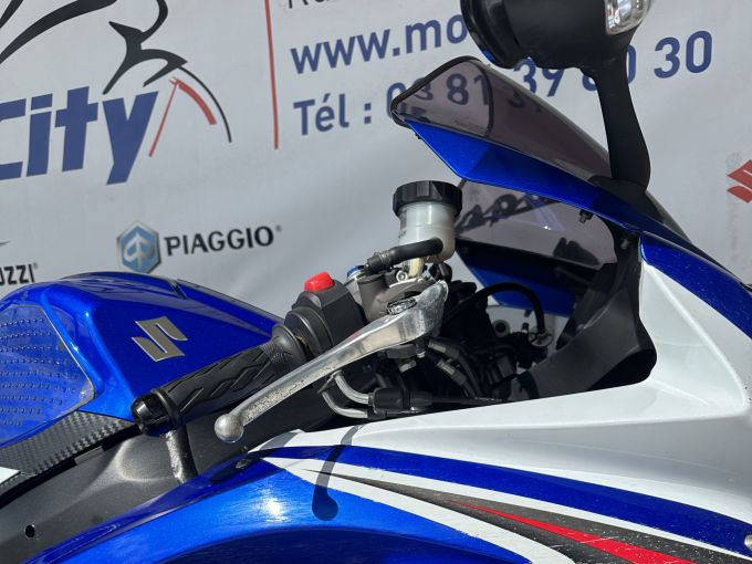 SUZUKI GSX-R 750 4