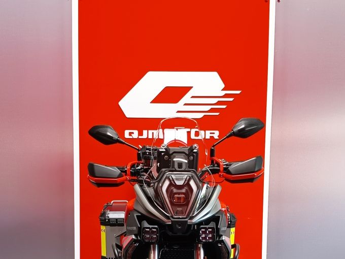 QJ MOTOR SRT 600 SX 4