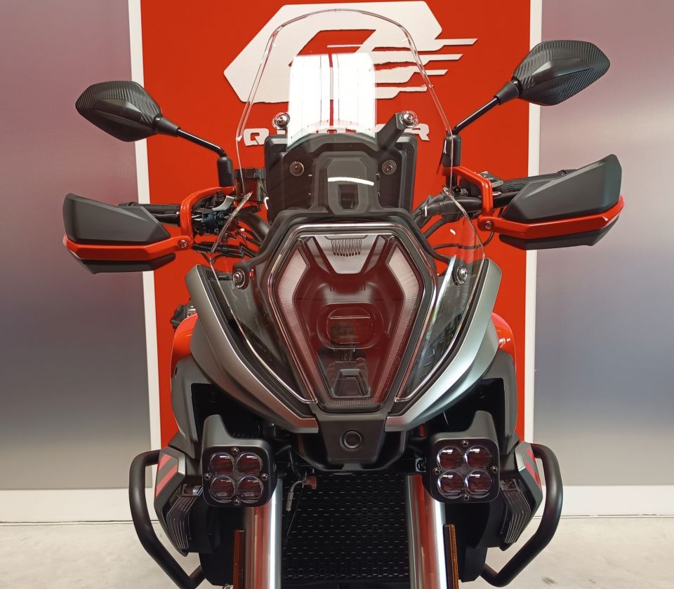 QJ MOTOR SRT 600 SX 4